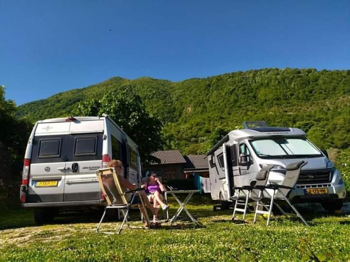 Bujtina Peshtan Guesthouse&Camping Tepelene 外观 照片